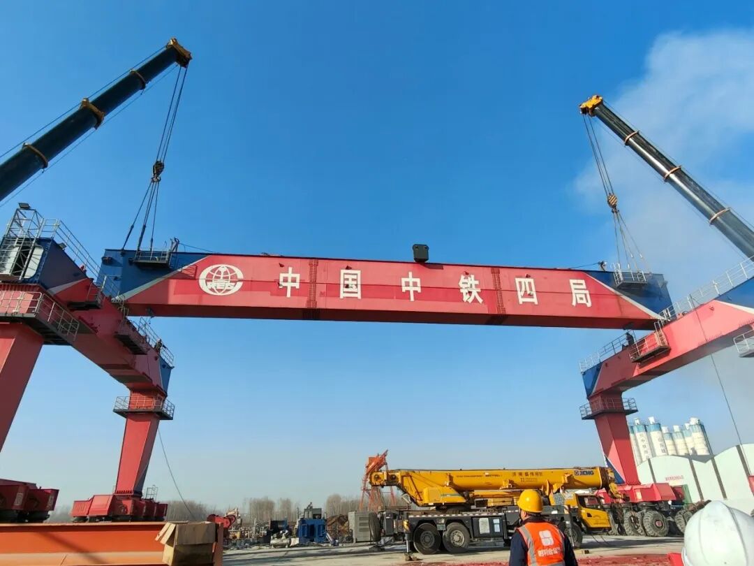 中鐵四局濟南遙墻梁場1100T搬運機拆除項目順利完成